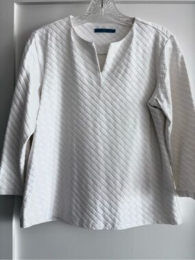 J. Mc Glaughlin Textured Split-Neck Tunic Top size M